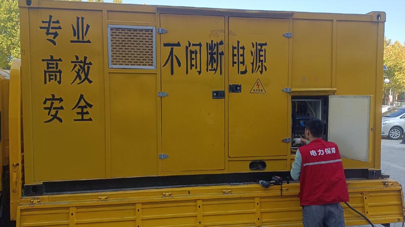 开远柴油发电机组和UPS电源配合使用时，如何避免切换过程中的电力中断？